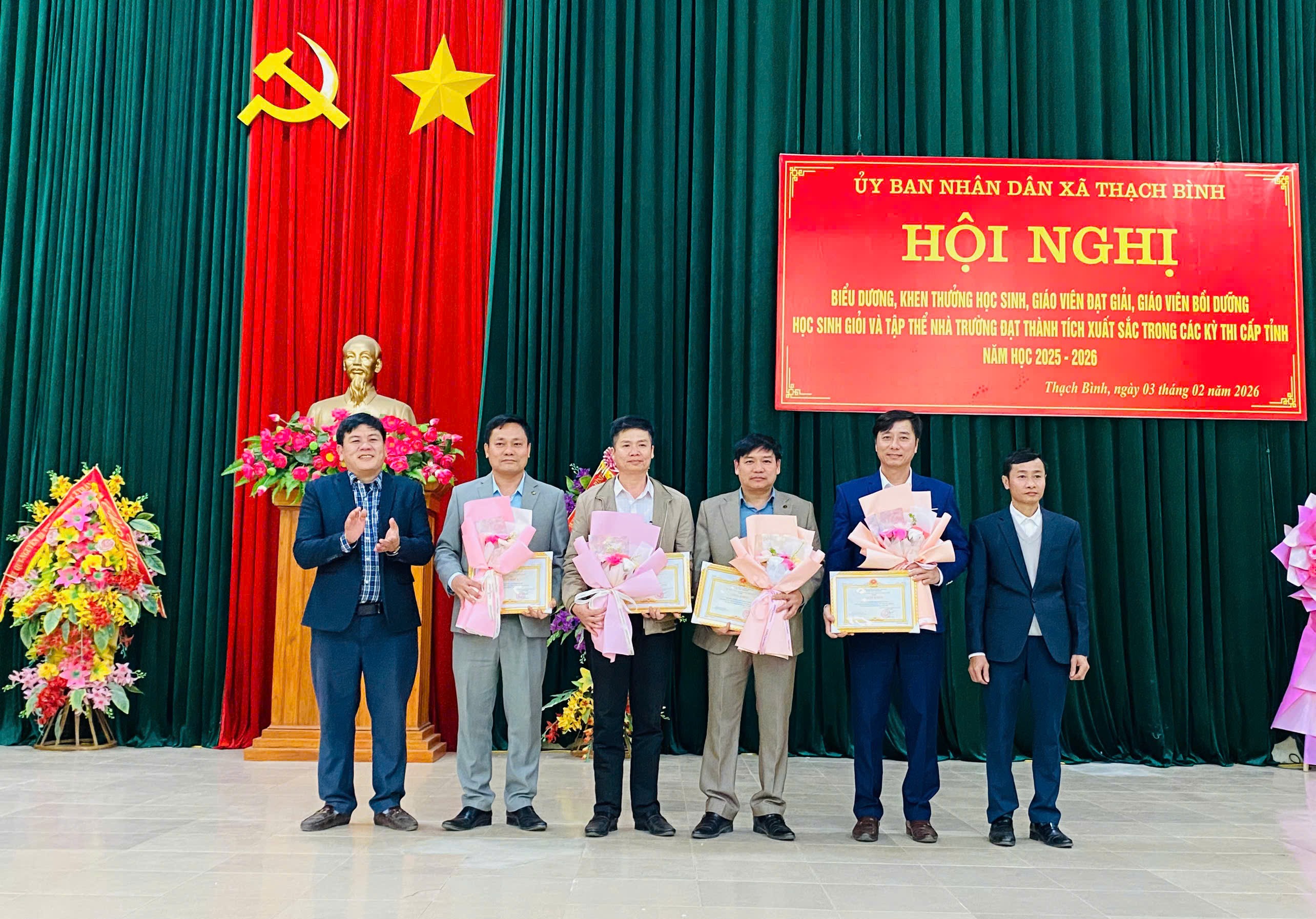 Anh-tin-bai